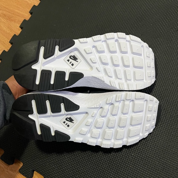 Nike shoes - Picture 4 of 4